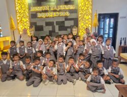 Outing Class TK Dharma Wanita Sobontoro: Kenalkan Jajanan Tradisional dan Sejarah Bojonegoro